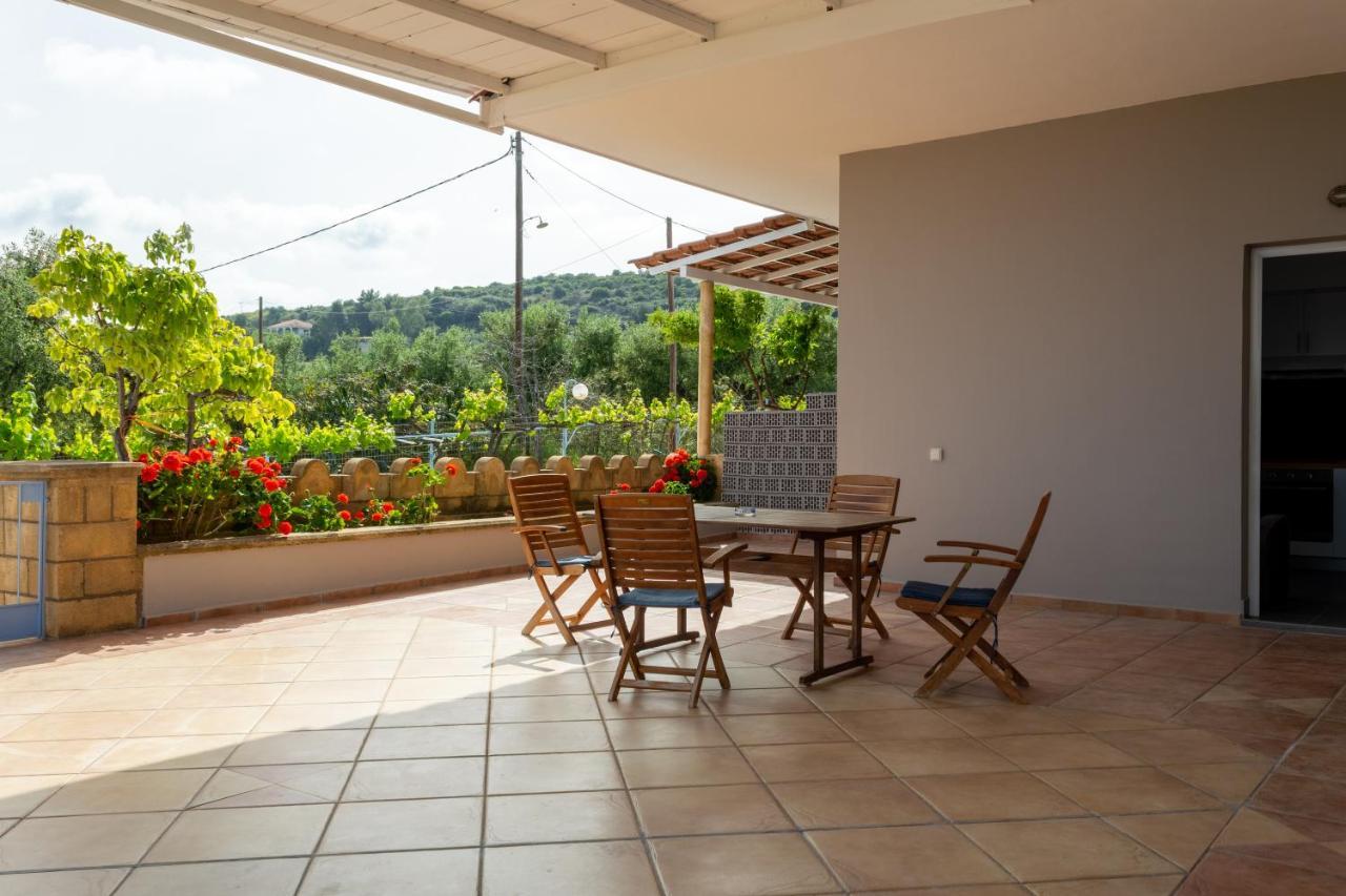 Alexandros Seaside Family Apartments & Villas - Paradise, 7' From Petalidi Kalamaki  외부 사진
