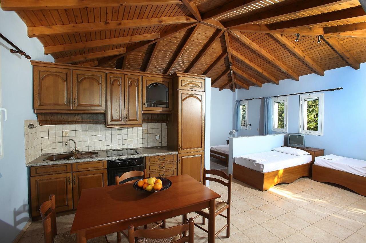 Alexandros Seaside Family Apartments & Villas - Paradise, 7' From Petalidi Kalamaki  외부 사진